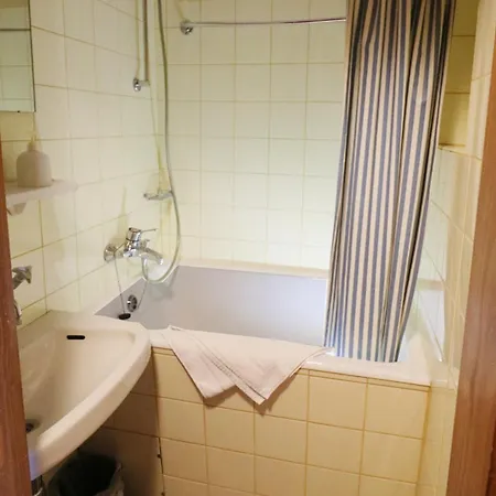 Ahorn, 3 Schlafzimmer, *